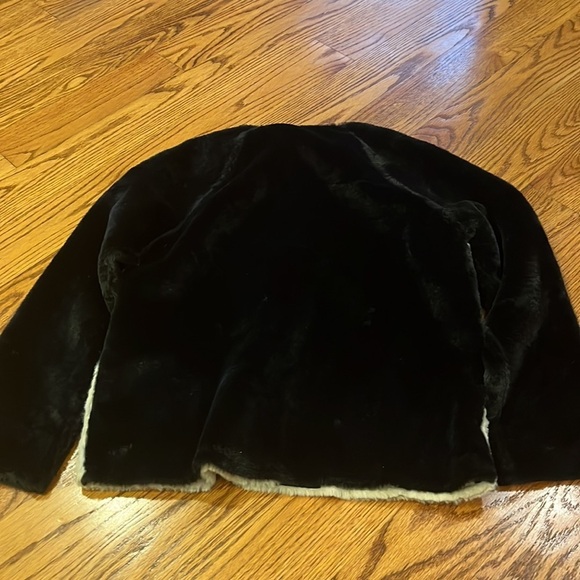 Velvet by Graham & Spencer Woman’s Black and Tan Fuzzy Jacket Size XS - Picture 5 of 6